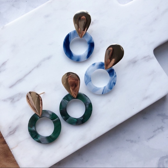 LAST Chic Marble Sky Blue Metal Pendant Earrings - Picture 3 of 4